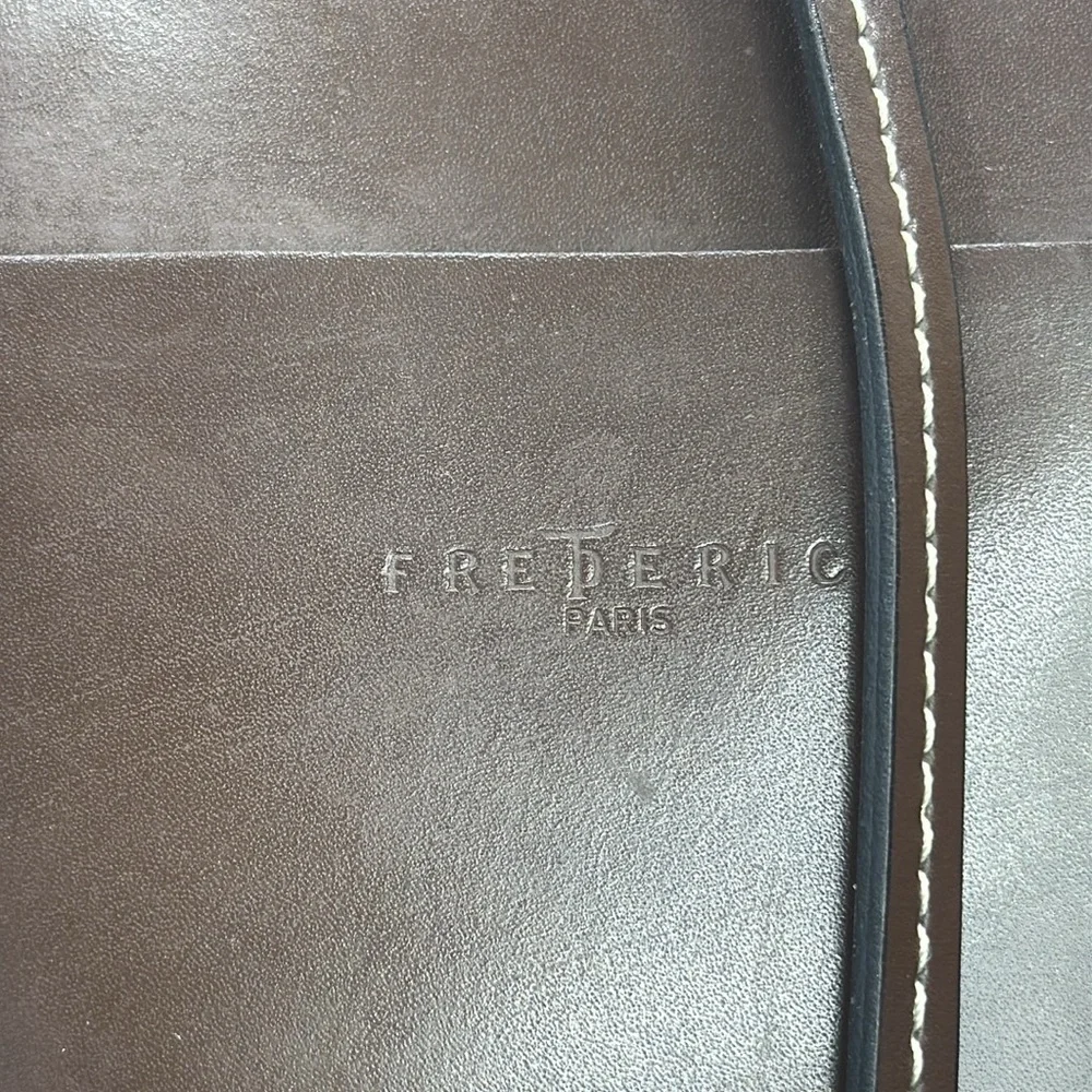 (E4) Frederic T of Paris brown leather shoulder bag